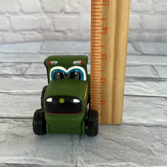 John Deere toy tractor hard plastic - Picture 5 of 6